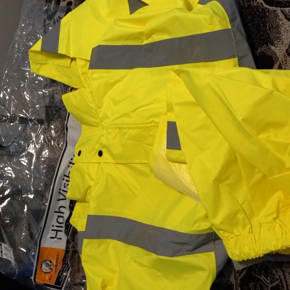 Rain coat with pants - Picture 2 of 4